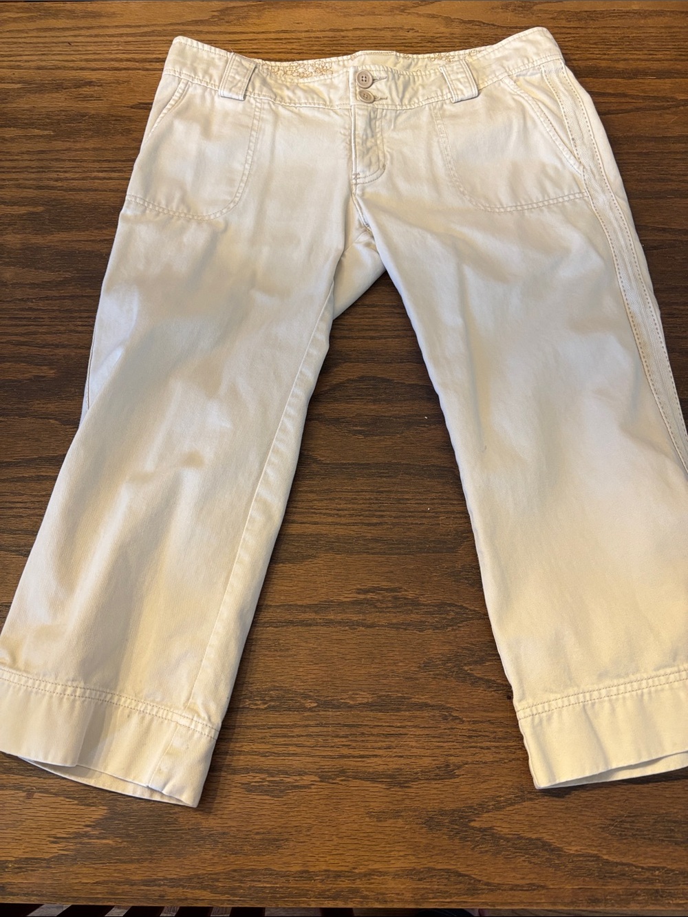 Abercrombie & Fitch Light Cream Button-Front capris